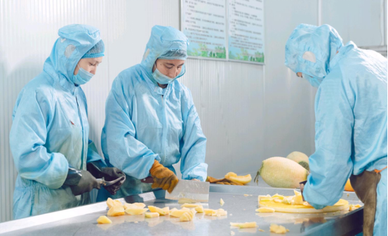 到边疆去脱贫攻坚，阿里帮500吨新疆水果远销25国