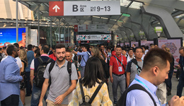 直击126届广交会：圣诞派对用品火爆，“皇家器皿”吸睛