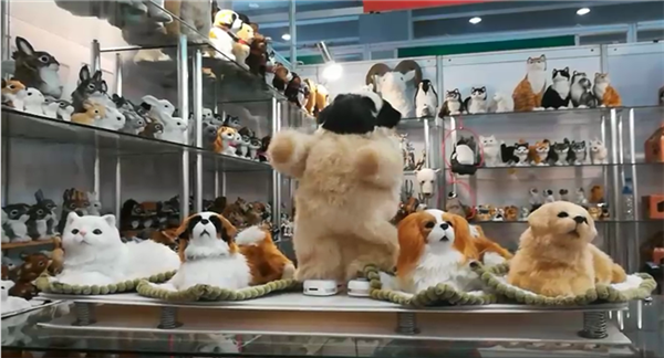 直击126届广交会：圣诞派对用品火爆，“皇家器皿”吸睛