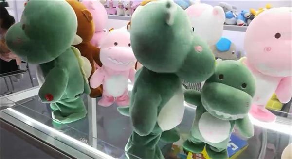 直击126届广交会：圣诞派对用品火爆，“皇家器皿”吸睛