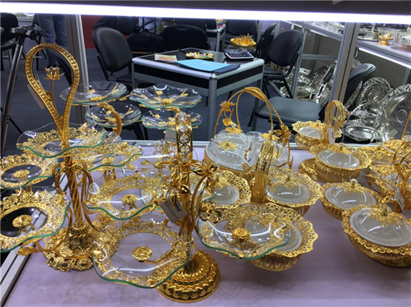 直击126届广交会：圣诞派对用品火爆，“皇家器皿”吸睛