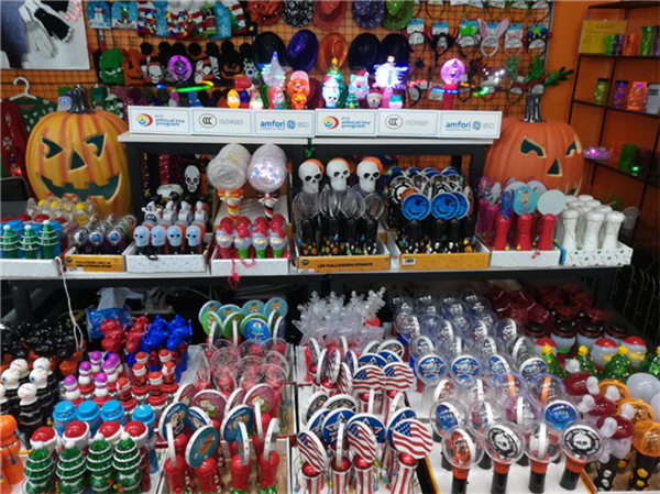 直击126届广交会：圣诞派对用品火爆，“皇家器皿”吸睛