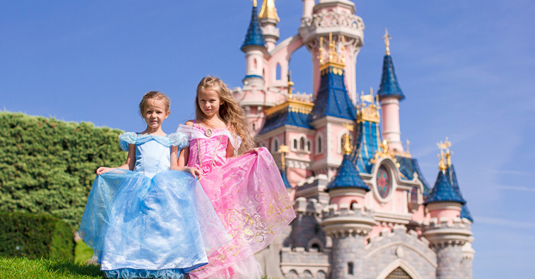 《冰雪奇缘》周边产品在海外有多火？艾莎服饰美国爆卖