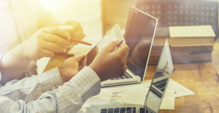 要不要用自己的真实资料注册亚马逊和ebay？