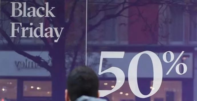 超过一半的巴西人在购物前必看的一样东西