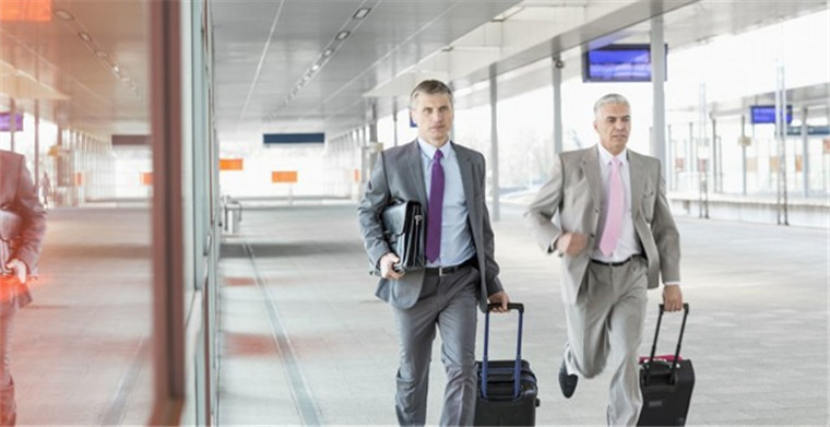 百元国产品牌秒杀千元国际大牌！2年狂销200万个，从商机密何在？