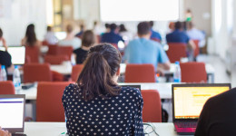 如何通过独立站,满足国外用户对DIY商品的定制需求