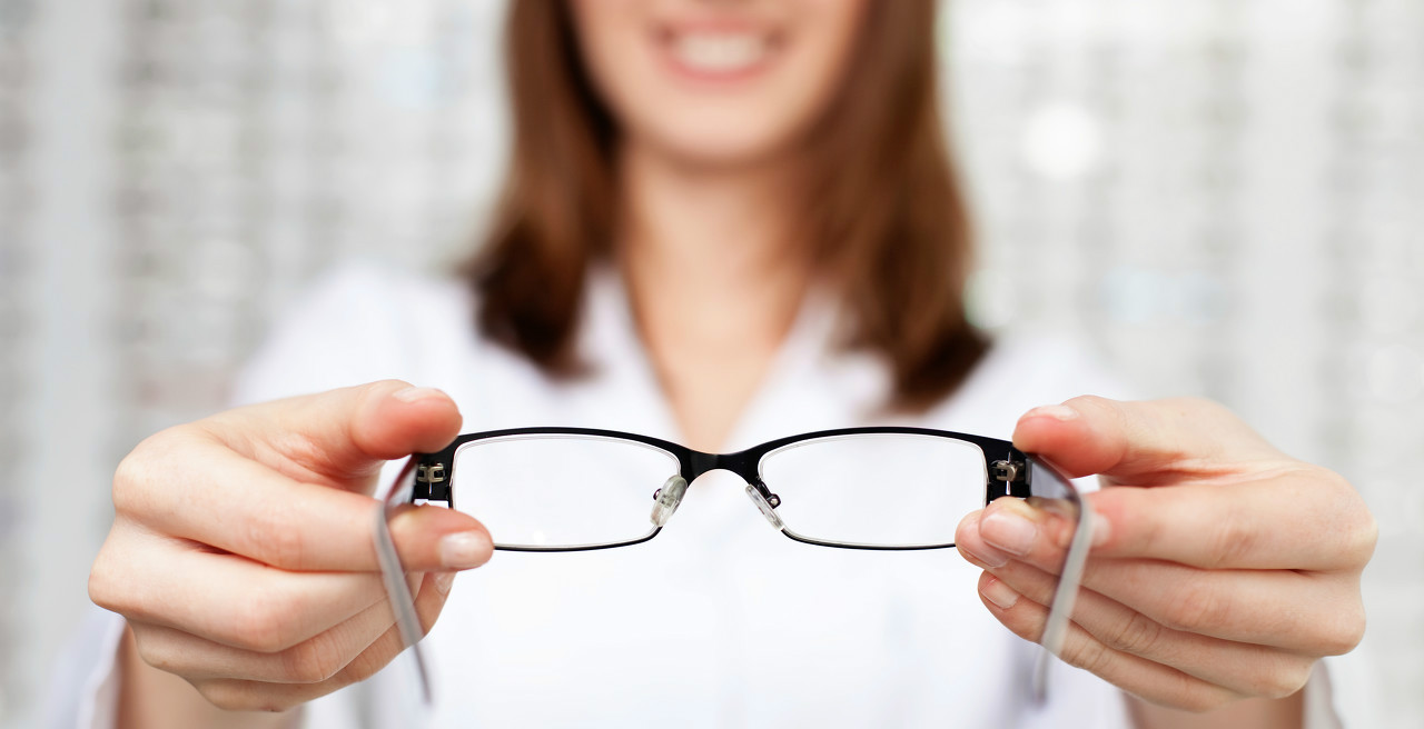 你了解你佩戴的眼镜吗？启迈QIMA检验及测试您的眼镜类产品