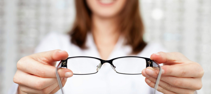 你了解你佩戴的眼鏡嗎？啟邁QIMA檢驗及測試您的眼鏡類產品
