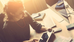 物流复工如何最快发货？商业快递能帮忙 | 跨境要闻10分钟