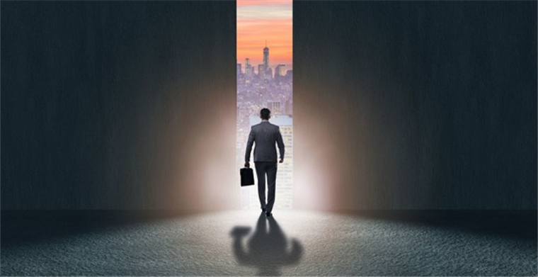 深圳90后3C卖家出口营收过亿，一切都从他摆地摊说起……