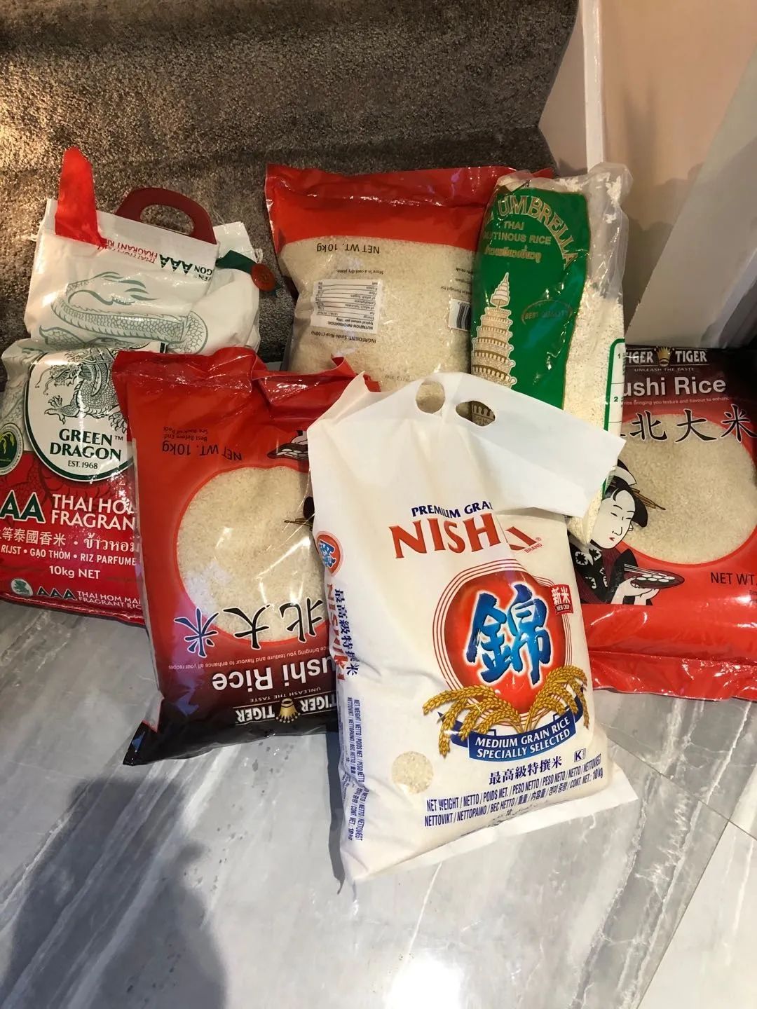 欧洲疫情爆发，英国当地抗疫记录以及当地政府对于相关企业扶持政策