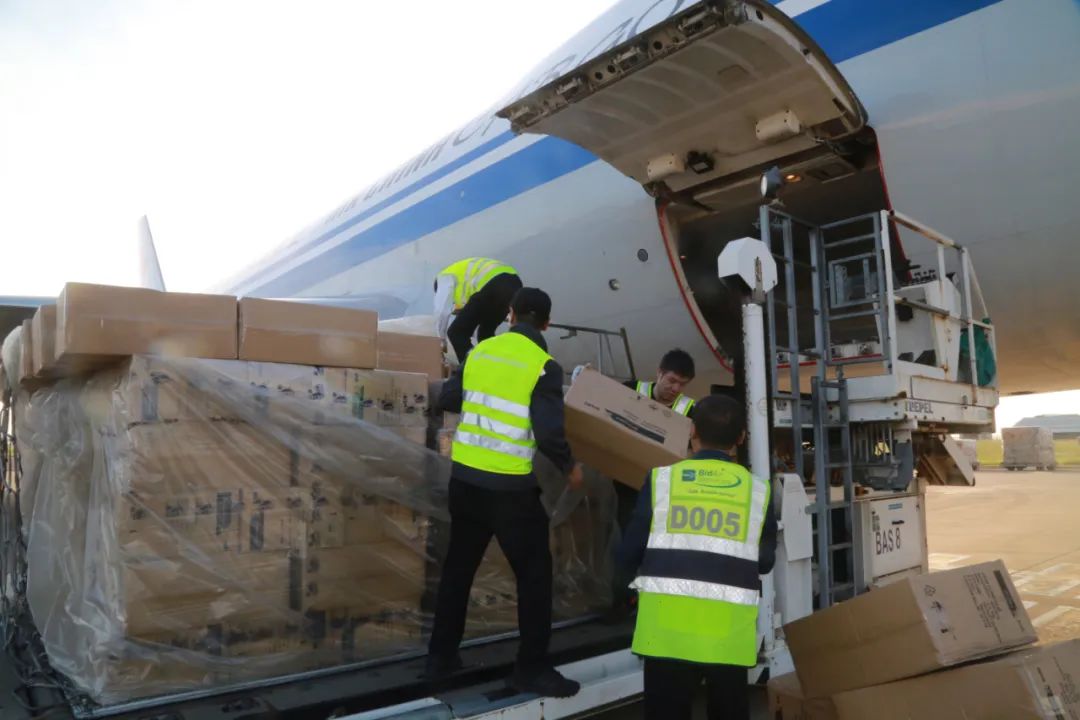 马云对话白岩松：保障物流很艰难，抗疫就是该花钱的地方