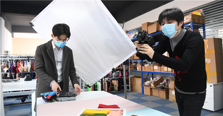 轉戰線上不晚！阿里巴巴國際站給20萬中小企業送“春雷”大禮包