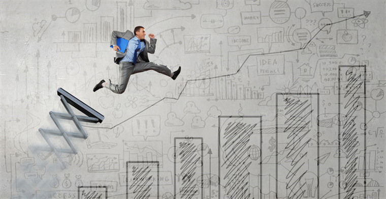 随着疫情逐渐缓和，时尚界也即将迎来复苏