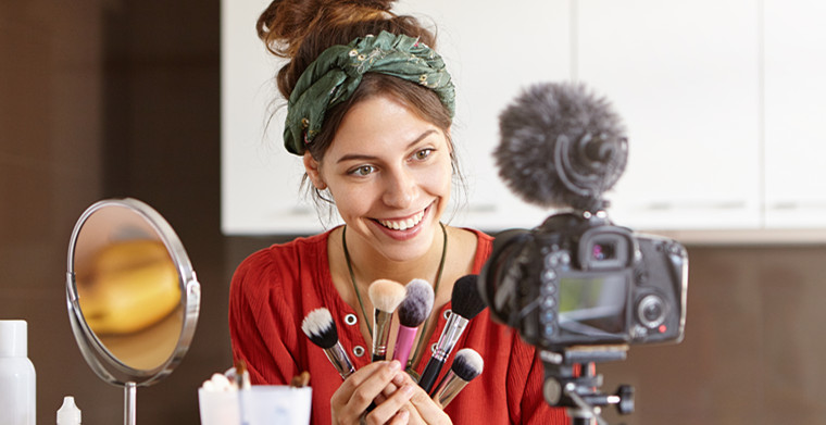 美妆品类如何玩转跨境网红营销:Glossier从流量到销量的转变思考I案例分析