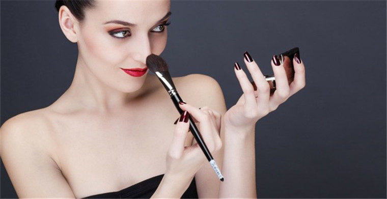 常驻类目TOP1！国货美妆大鳄什么来头？仅凭3招爆单……