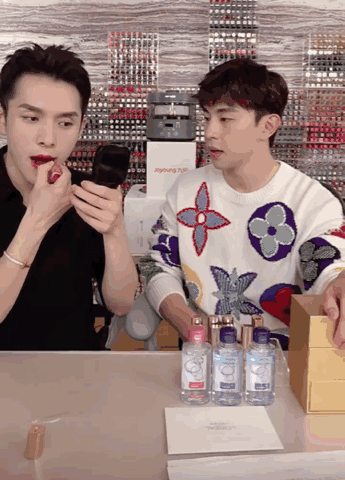 邓伦看李佳琦涂口红,直播带货成跨境电商新机遇