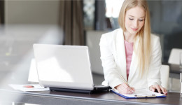 女性在职场中充分展现自信的第一步