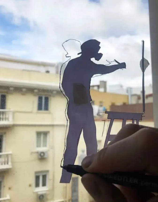 一场疫情过后，歪果人都成了在窗户上作画的艺术家