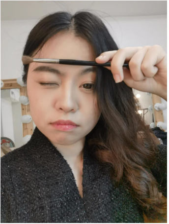 河南90后妹子闯非洲，卖淘金机械，被抢劫围堵，终成机械大王 