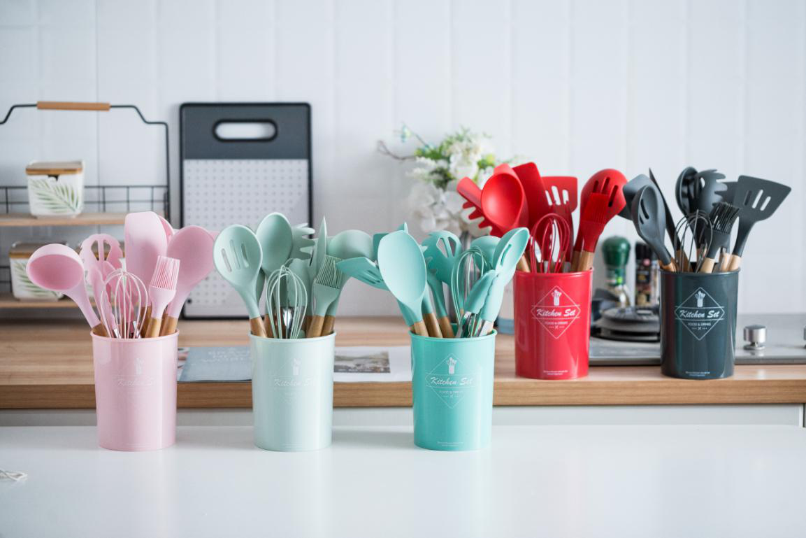 借钱创业，速卖通95后商家卖厨房用品，一年卖出了3000万元