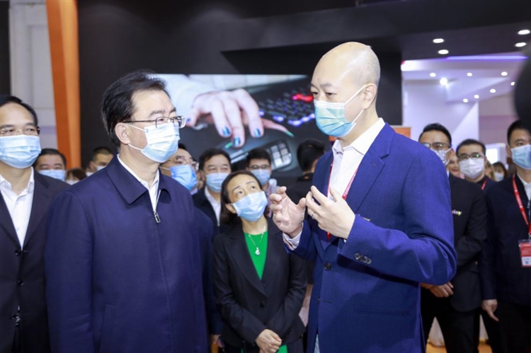 eBay亮相首届中国跨境电商交易会，解读2021热销爆品并首推供应链解决方案