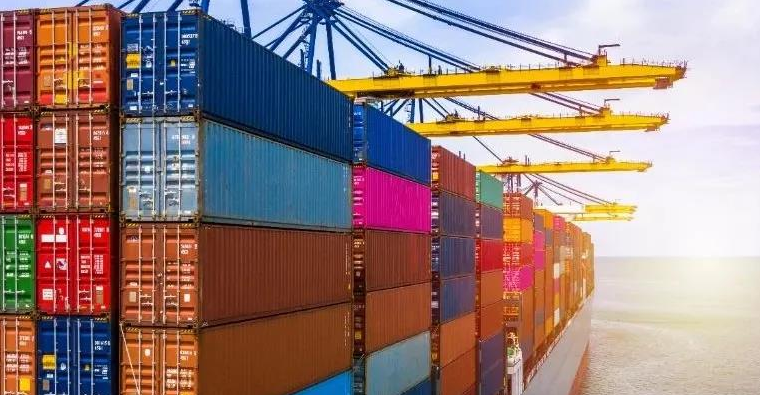 2.3万个出口货柜积压！集装箱被撞、海运又涨三成，太难了